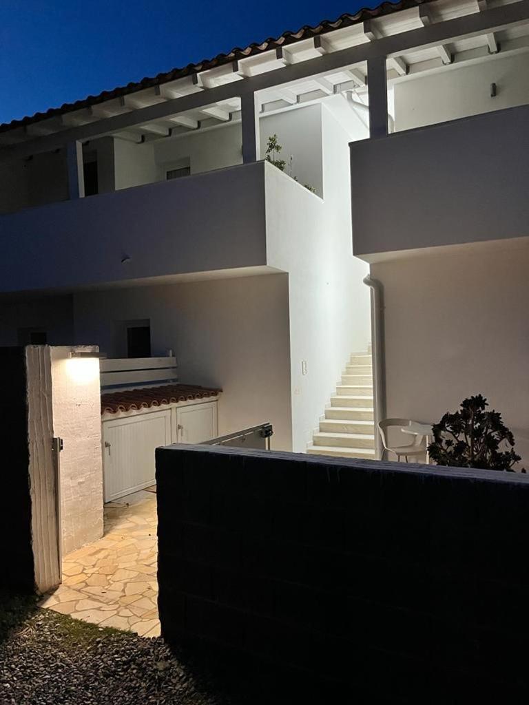 Case Vacanze "Bianco Mare" Porto Pino Exterior foto